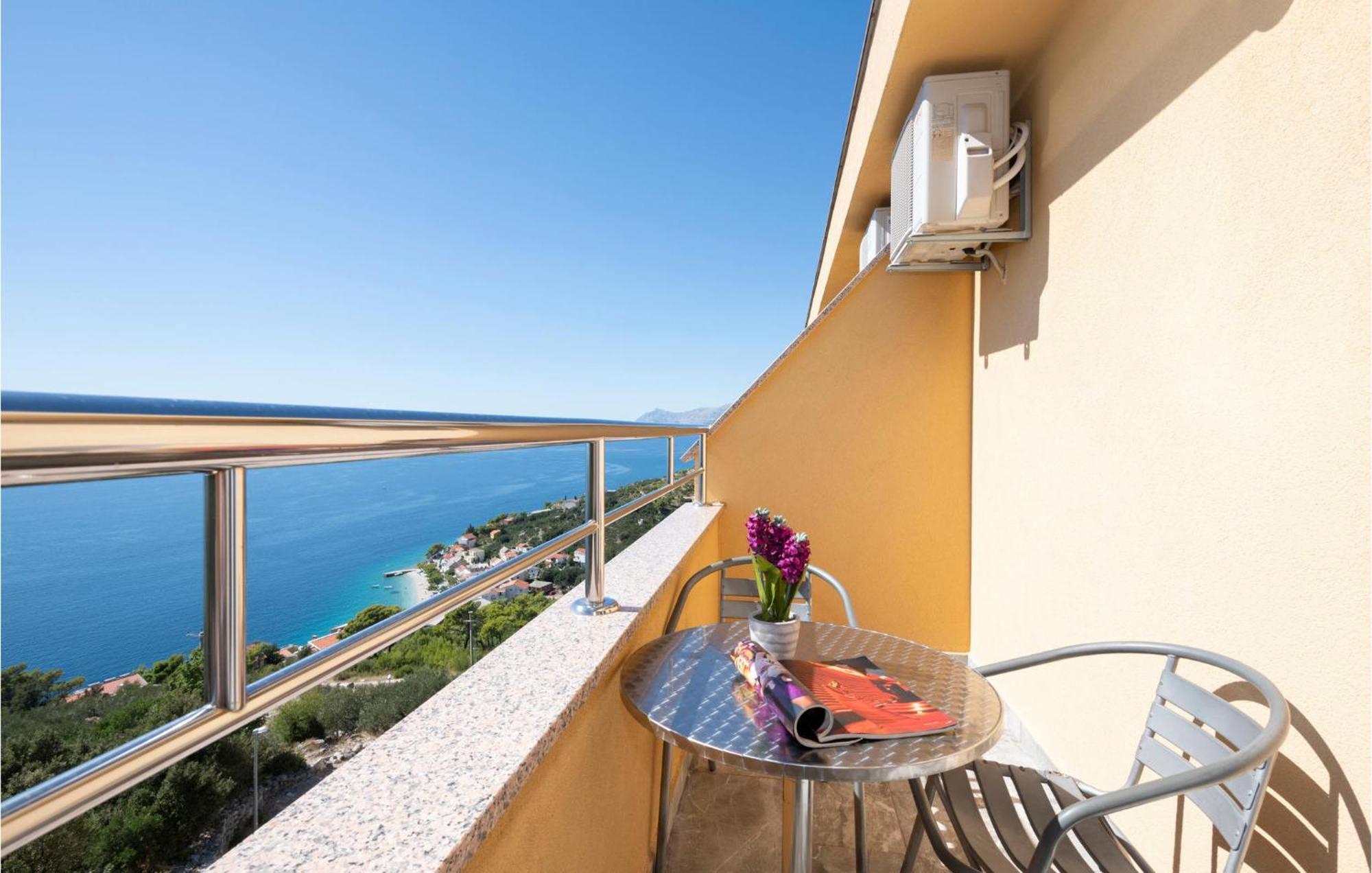 Beautiful Apartment In Krvavica With Kitchen ภายนอก รูปภาพ